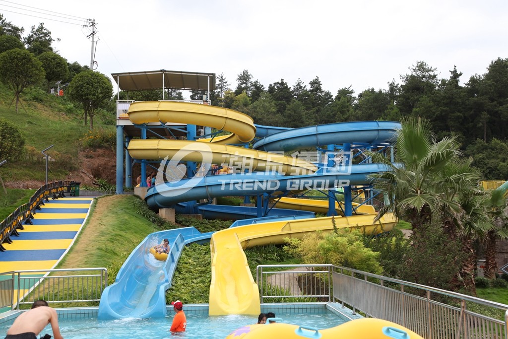 China Long Raft Plastic Water Slide  for Children and Adult , Spiral Water Slide for Water Park factory