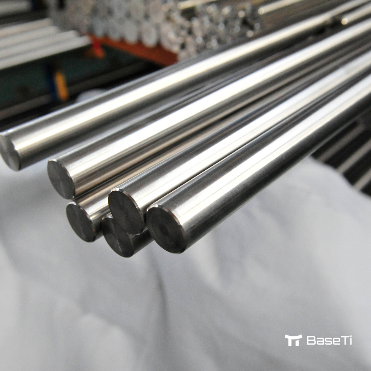 China Medical Titanium Round Bar Solid Titanium Rod ASTM F136 ASTM F1295 For Orthopedic Implants factory