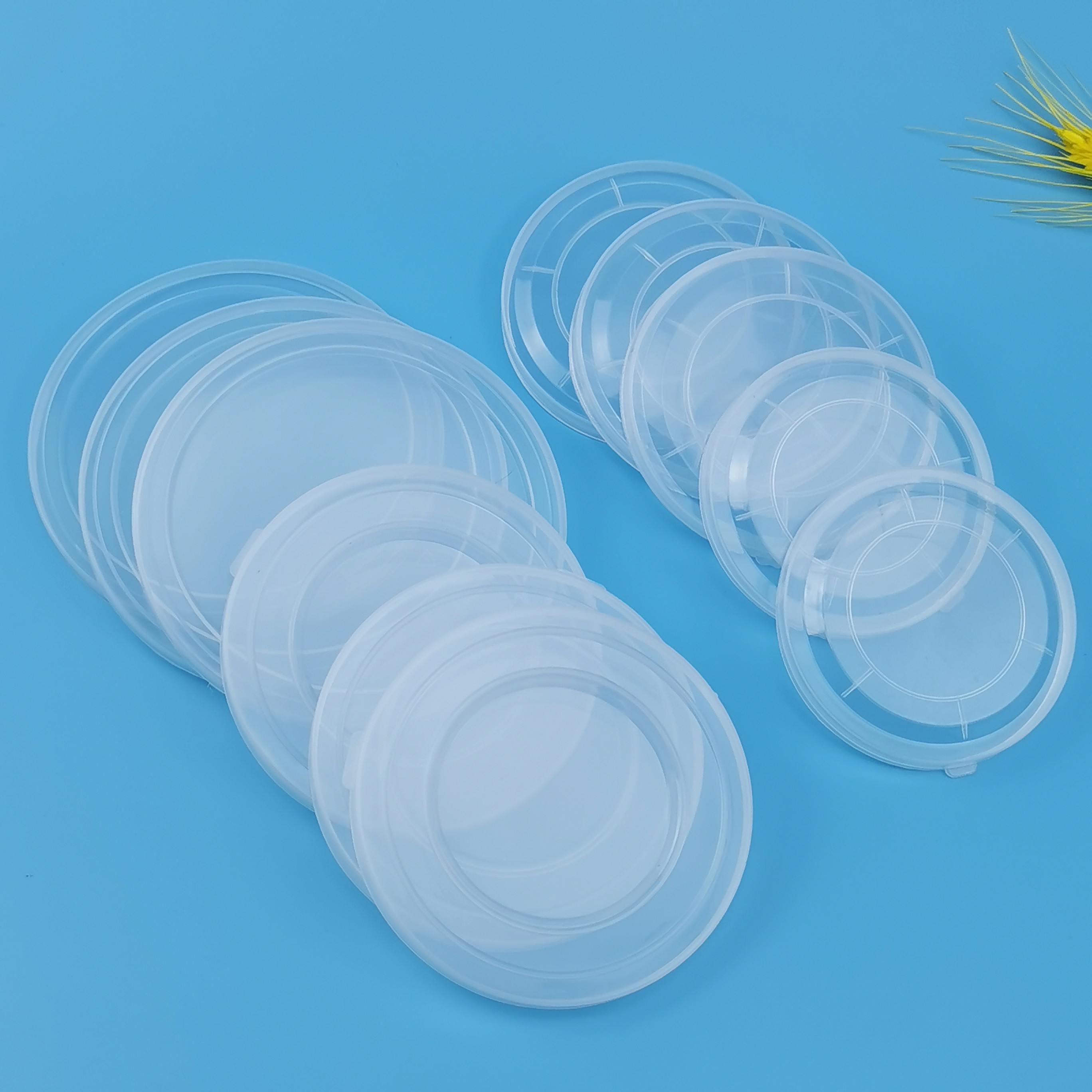 China 73mm 99mm 87mm PE Plastic Lids For Can Customize Color for sale